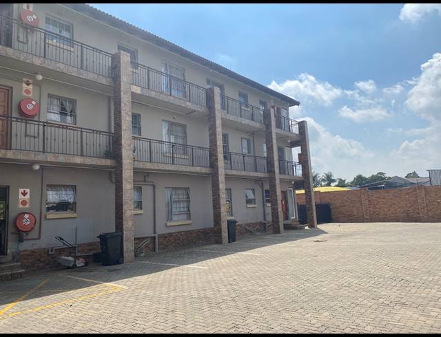 2 BEDROOM SECTIONAL TITLE FOR SALE IN RAVENSWOOD
